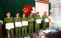 Bình Dương: Phá đường dây làm bằng giả, thu trên 5.800 con dấu