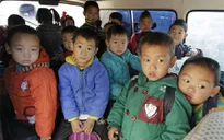 28 trẻ em bị nhồi nhét trên xe 7 chỗ tại Trung Quốc