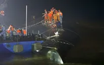 Trung Quốc chạy đua thời gian cứu nạn nhân trên tàu chìm