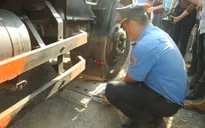 Đăk Lăk: Xe chở quá trọng tải chống người thi hành công vụ