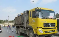 Hà Nội: Xe ben đâm xe máy, một phụ nữ tử vong tại chỗ