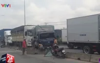 TP.HCM: Tai nạn liên hoàn, QL1A ùn tắc kéo dài