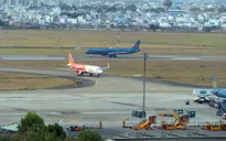 Tước giấy phép 2 năm tài xế xe hành lý đâm nhầm vào máy bay