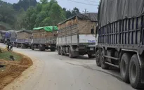 Cuộc sống của những tài xế xe tải ở cửa khẩu Tân Thanh