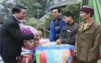 Tặng quà Tết cho hộ nghèo tại Thanh Hóa