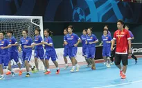 Đội tuyển futsal nữ Việt Nam có buổi tập làm quen NTĐ Nilai