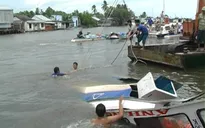 Kiên Giang: Tàu cao tốc va chạm sà lan, 14 người thoát chết