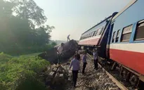Phú Thọ: Tàu hỏa tông trực diện xe tải, một người tử vong