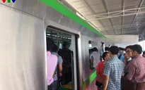 Người dân tận mắt xem mẫu tàu đường sắt tuyến Cát Linh - Hà Đông