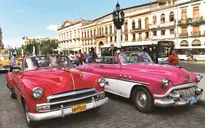 Bùng nổ hình thức taxi xe cổ mui trần tại Cuba