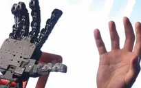 Italy chế tạo bàn tay robot giống tay thật