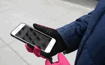 Sử dụng iPhone không cần tháo găng tay