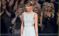 Taylor Swift đẹp như Nữ hoàng Băng giá tại ACM Awards 2015