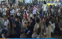Người Thái Lan đón năm mới 2015 trong các ngôi chùa
