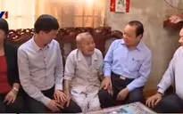 Bí thư Thành ủy TP.HCM thăm các đồng chí cán bộ lão thành cách mạng