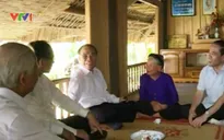 Chủ tịch Quốc hội thăm gia đình có công với cách mạng tỉnh Tuyên Quang