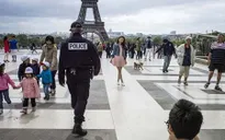 Tạm đóng cửa tháp Eiffel vì nạn móc túi