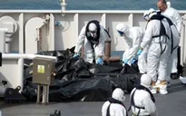 Italy bắt giữ 2 người liên quan đến vụ chìm tàu ngoài khơi Libya
