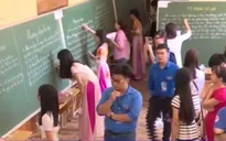Cuộc thi 'Viết bảng' chào mừng 20/11 thu hút nhiều sinh viên