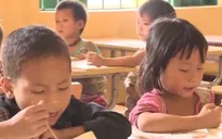 Học sinh Lào Cai chia ca học vì thiếu trường, lớp