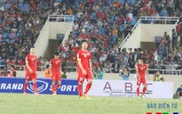 Các cầu thủ Việt Nam thẫn thờ sau trận thua thảm trước Thái Lan
