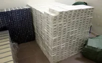 TP.HCM: Bắt đối tượng tàng trữ thuốc lá lậu