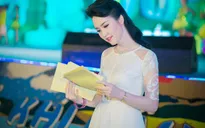 Á hậu Thụy Vân duyên dáng làm MC Giờ Trái Đất