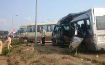 Hiện trường hai xe khách tông nhau, 5 người tử vong