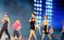 Tóc Tiên khoe vũ đạo nóng bỏng trong buổi tổng duyệt VTV Awards 2015