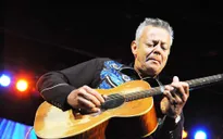 Tối 21/10, huyền thoại guitar Tommy Emmanuel biểu diễn tại Việt Nam