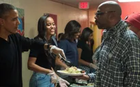 Tổng thống Obama ăn mừng Lễ Tạ ơn cùng người vô gia cư