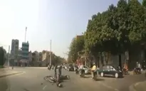 Tông xe kinh hoàng, 4 người may mắn thoát chết