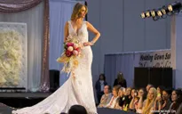 Những mẫu váy cưới mới nhất năm 2015 tại Toronto's Bridal Show