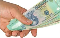 Chậm trả lương quá 15 ngày phải trả thêm tiền