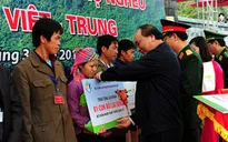 Trao quà an sinh xã hội cho hộ nghèo biên giới Việt - Trung