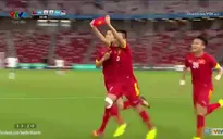 Huy Toàn có dịp tái hiện màn ăn mừng với cờ Tổ quốc