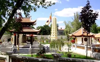Đầu năm đi lễ chùa Việt ở Ukraine