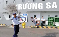 Chủ tịch nước tặng quà Tết chiến sĩ, nhân dân ở Trường Sa