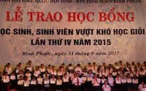 Trao học bổng cho học sinh, sinh viên vượt khó học giỏi năm 2015