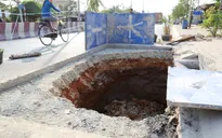 Bình Dương: Xuất hiện "hố tử thần" khổng lồ giữa đường liên tỉnh