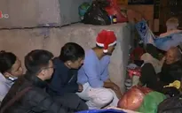 Tiếp hơi ấm cho những mảnh đời vô gia cư trong đêm Noel Hà Nội