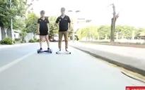 Xe điện hai bánh tự cân bằng khiến giới trẻ mê mẩn