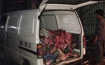 Thịt lợn bẩn được 'phù phép' ngang nhiên bày bán ngoài thị trường