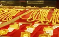 Giá vàng tăng nhẹ sau khi giảm về mốc thấp nhất 5 năm