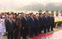 Đại biểu Quốc hội vào Lăng viếng Chủ tịch Hồ Chí Minh