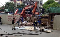 Hà Nội: Cần cẩu thi công đường sắt đô thị gãy, đổ đè vào nhà dân