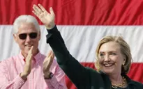 Cựu Tổng thống Bill Clinton hỗ trợ vợ tranh cử tại bang Iowa