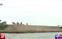 Xà lan quá trọng tải trên sông Sài Gòn - Hiểm họa khó lường