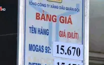 Giá xăng giảm: Người tiêu dùng phản ứng tích cực