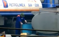 Lật tẩy ‘trò ảo thuật’ rút ruột xăng dầu của xe bồn